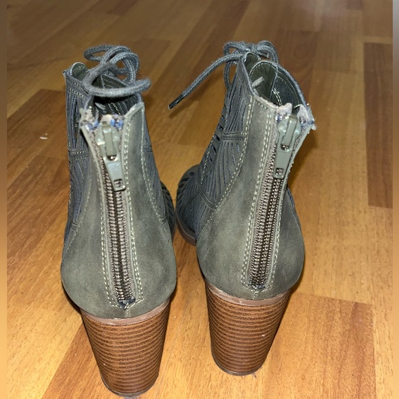 Dark green cut out heels - Picture 3 of 6